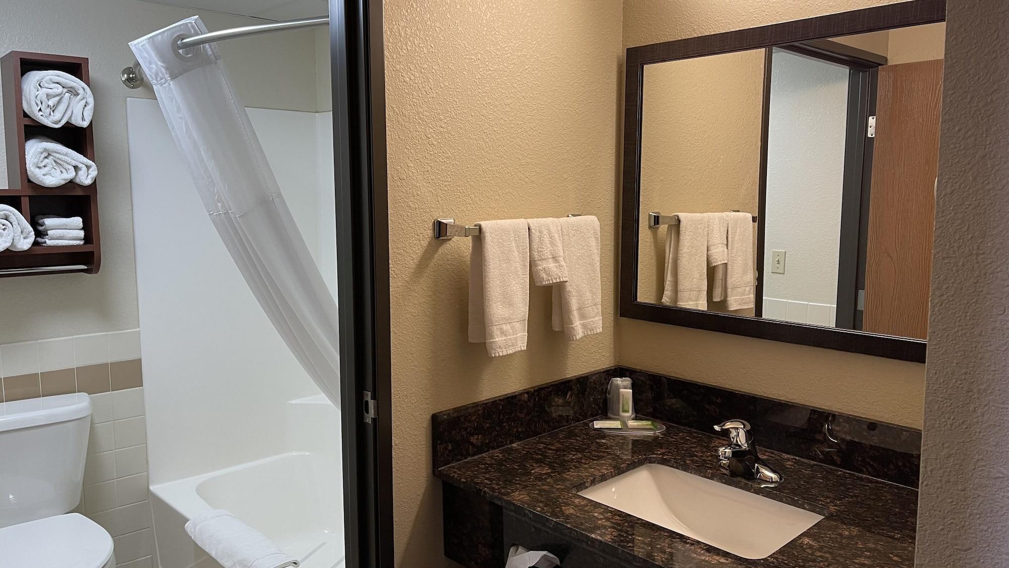 Americinn By Wyndham New London Экстерьер фото