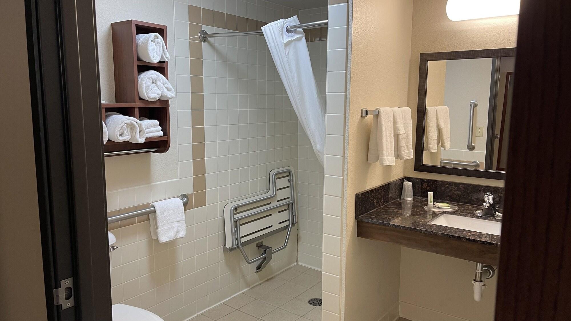 Americinn By Wyndham New London Экстерьер фото
