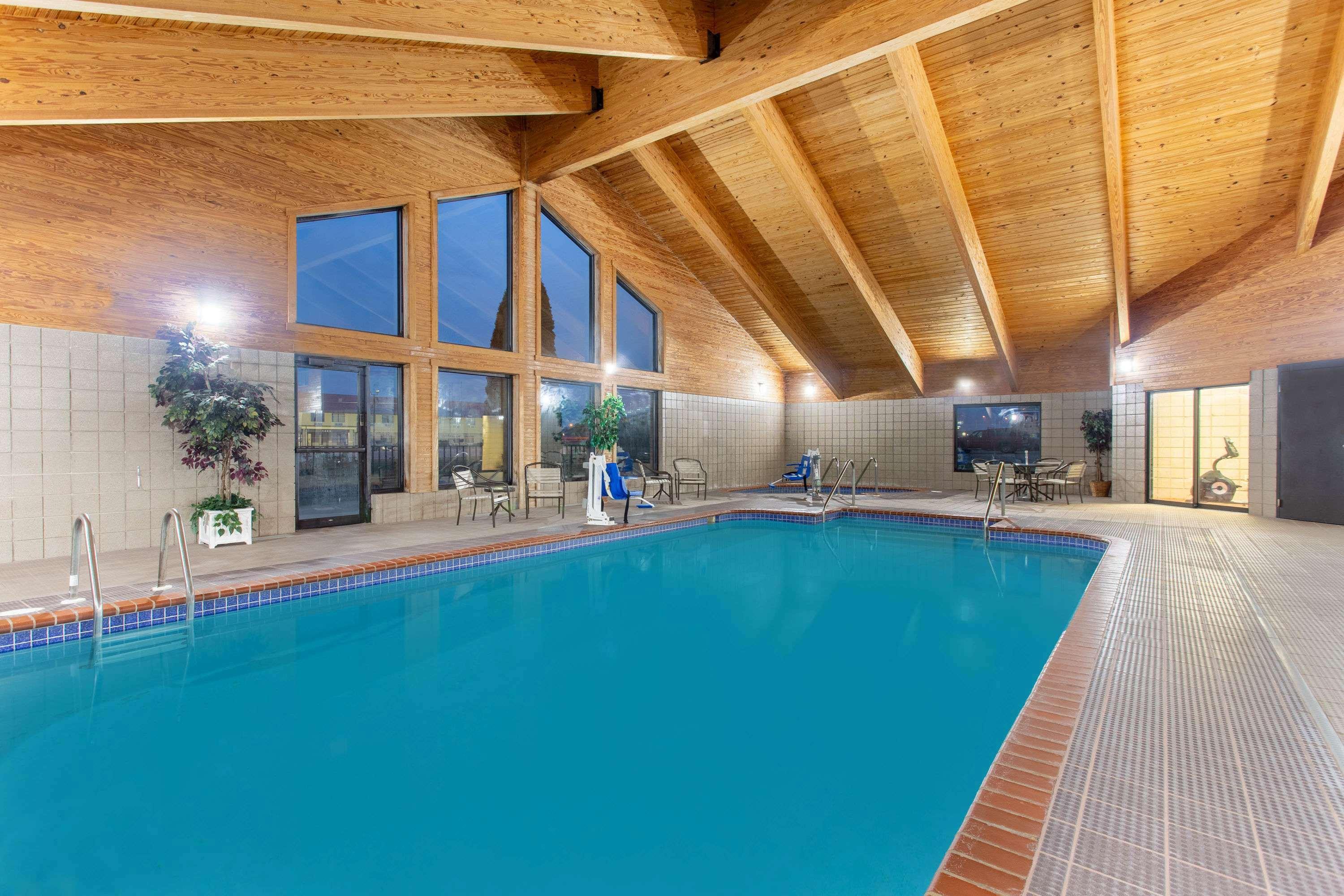 Americinn By Wyndham New London Экстерьер фото